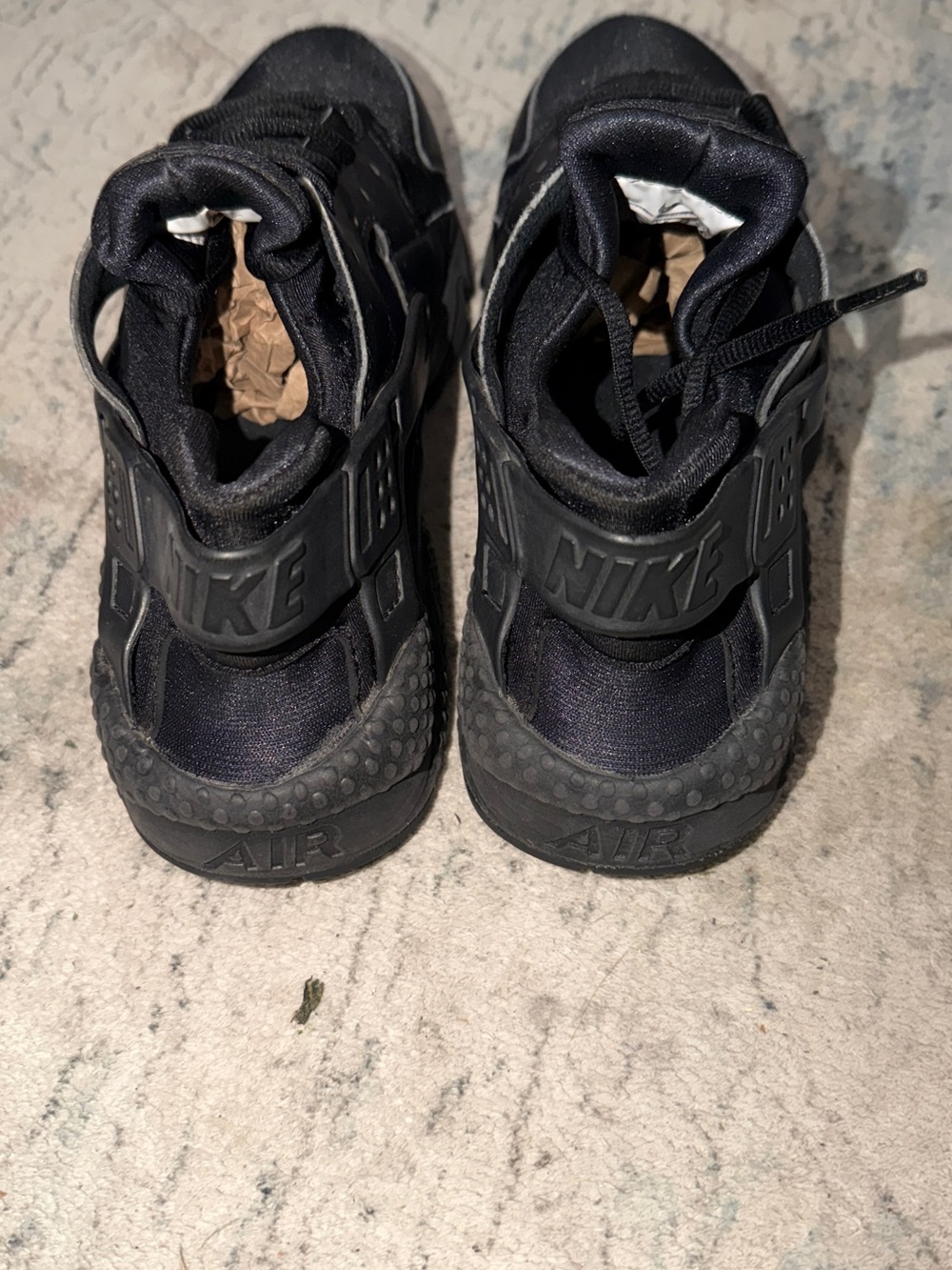 Nike All-Black Huarache Style Men's Sneakers size 9 - Picture 3 of 4